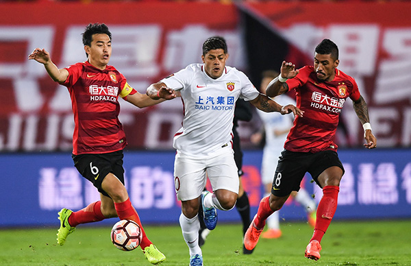 争议！阿森纳4500万红星推搡+用球砸利物浦重伤边卫 引爆两队冲突