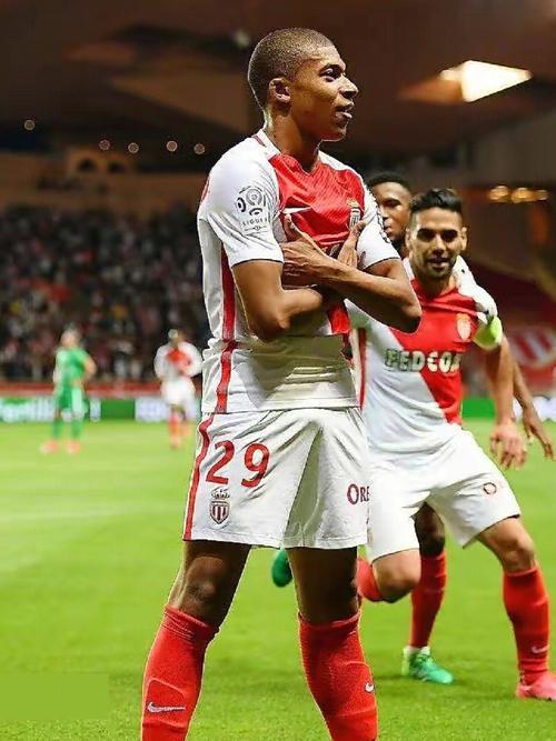 库里31+7+7巴特勒21分 字母哥空砍34分勇士力克雄鹿