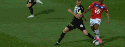 阿根廷两代球王珍贵连线：梅西马拉多纳无解二人转 5脚传递瓦解后防