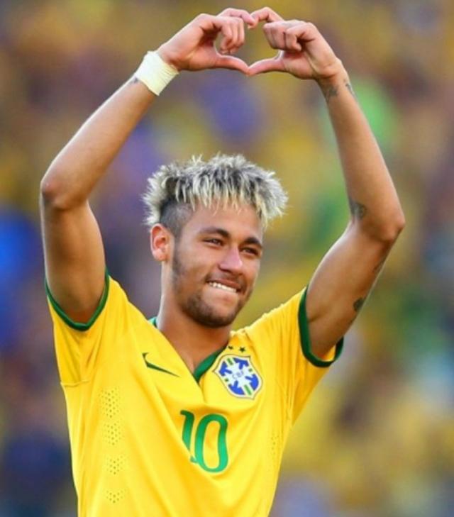 被央媒痛斥！三笘薰与日本战犯合影42天仍没道歉 117天首球诞生