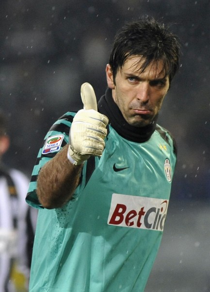 [欧联杯]埃基蒂克破门 热刺两中框1-1法兰克福